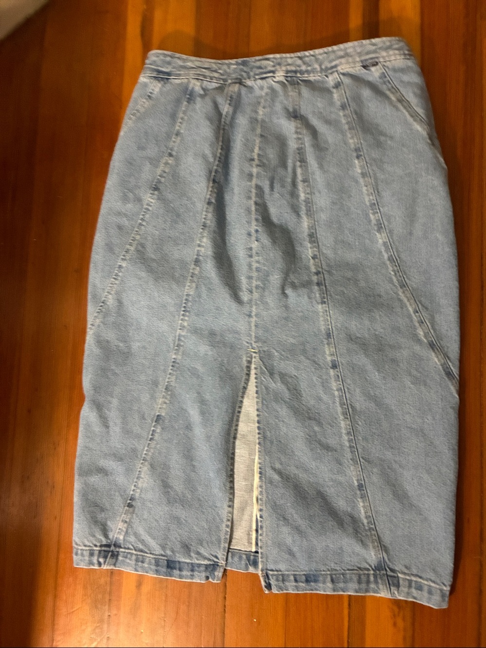 New $225 Levi's Blue Tab seamed skirt size M - washed but never worn! Stunning! - Picture 4 of 8